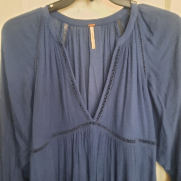 Free People Blue 3/4 Sleeve Relaxed Blouse Med Deep V Cut - Picture 3 of 9